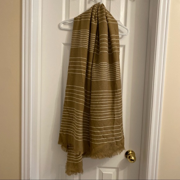 NWOT Forever 21 - Blanket Scarf/ Shawl - Picture 2 of 9